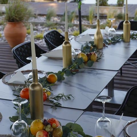 Cocktails do bar exterior, ambiente de fim de tarde